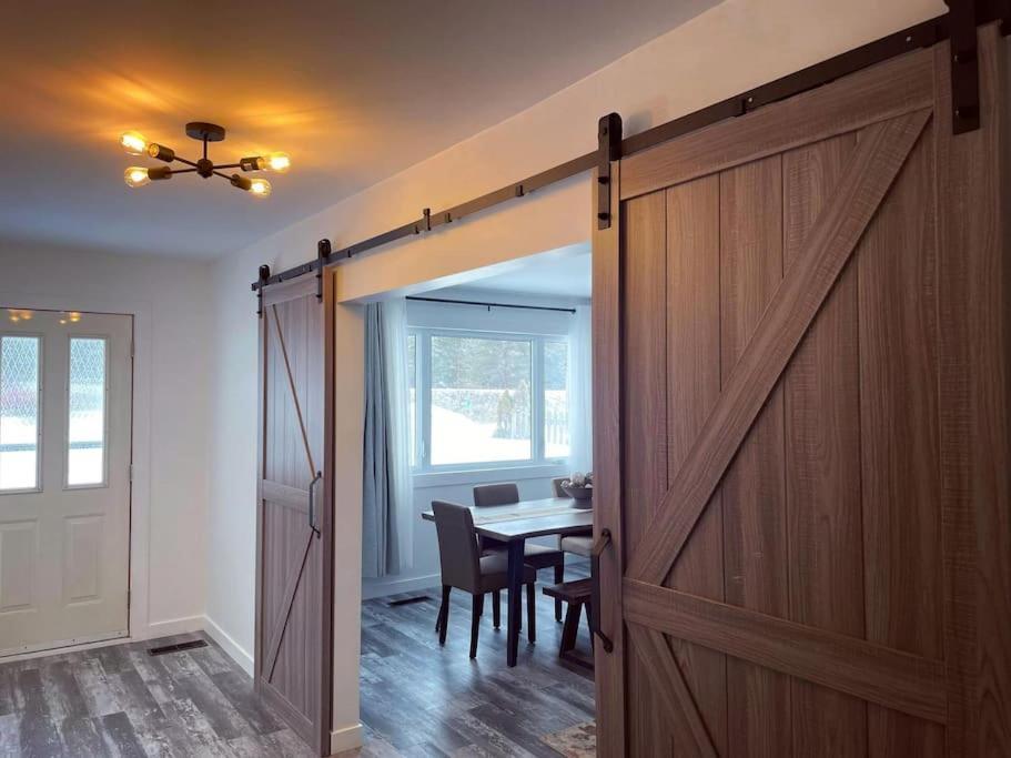Private Cottage With Huge Private Dog Park! Barrys Bay Екстер'єр фото